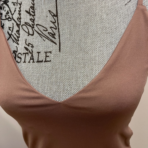 Zara Tan V-Neck Tank - Picture 4 of 5